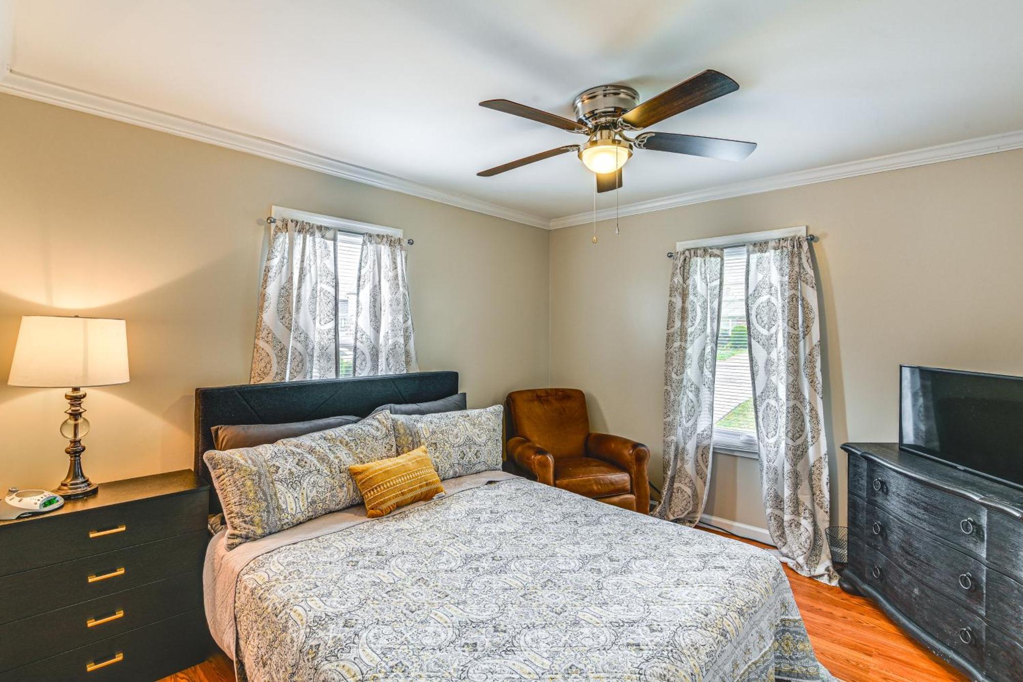 Modern Vacation About 3 Mi To Downtown! Holiday home