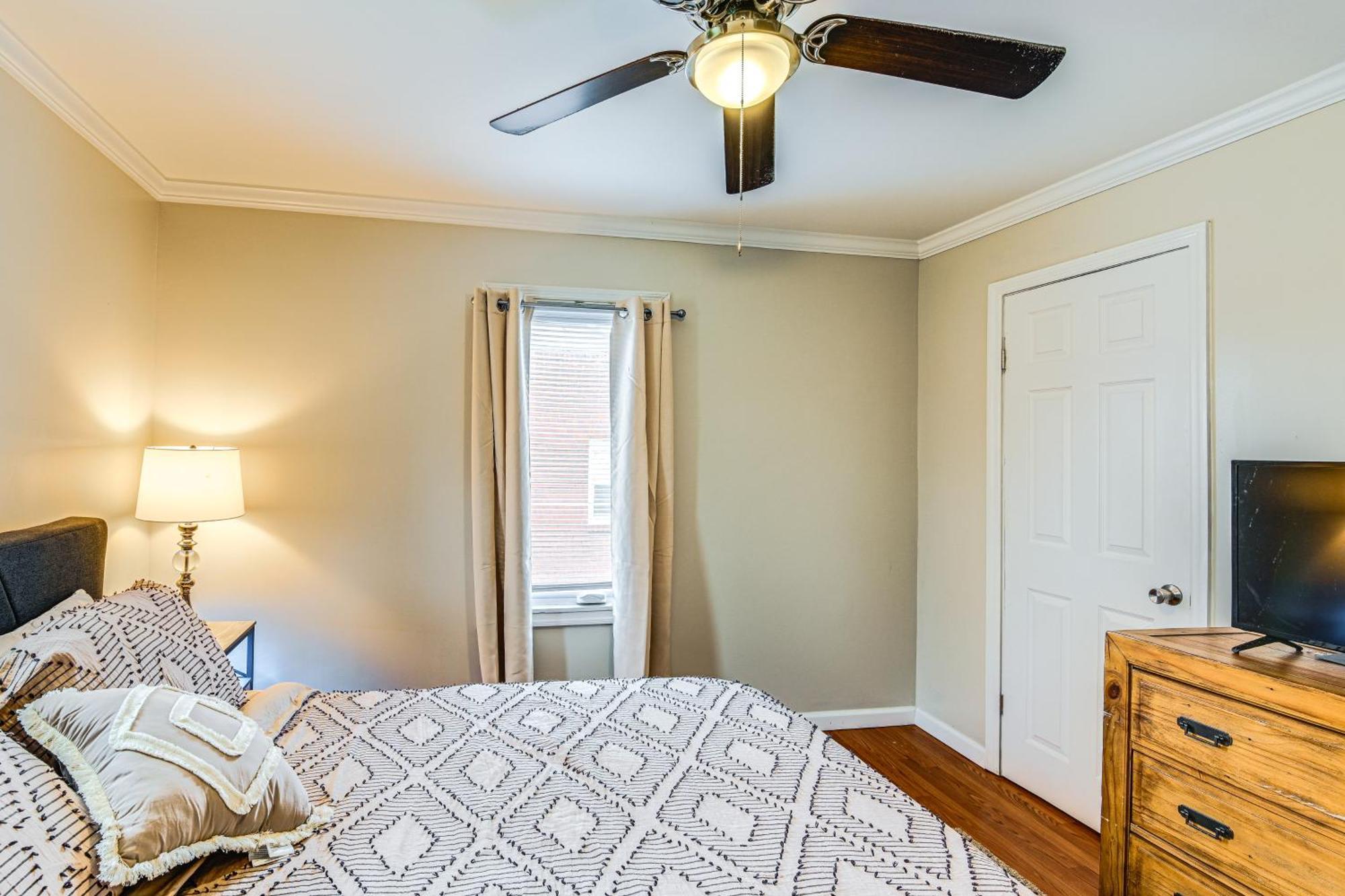 Modern Vacation About 3 Mi To Downtown! Holiday home *