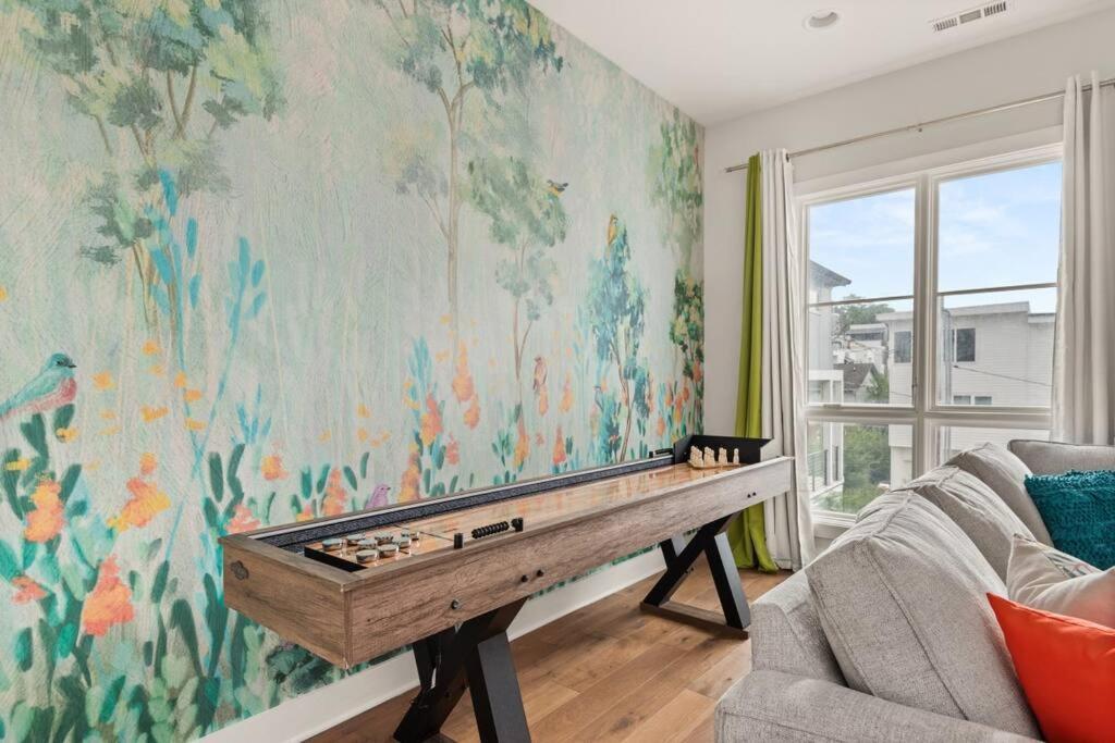The Oasis Tropical With Rooftop Views *
