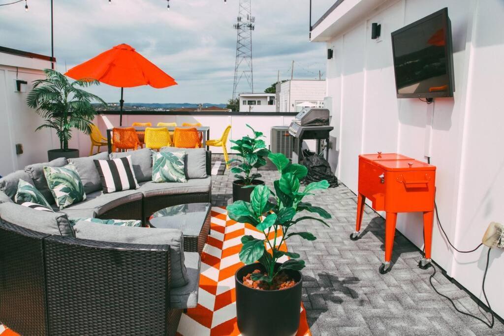 The Oasis Tropical With Rooftop Views Nashville