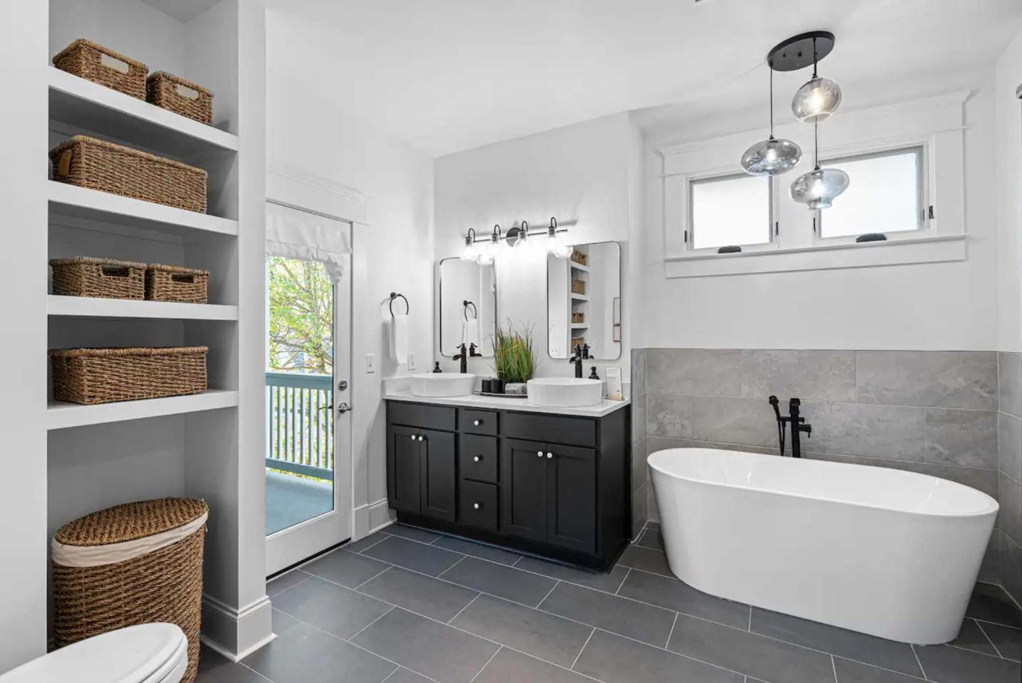 Stylish East Nashville Retreat For 10 Holiday home *