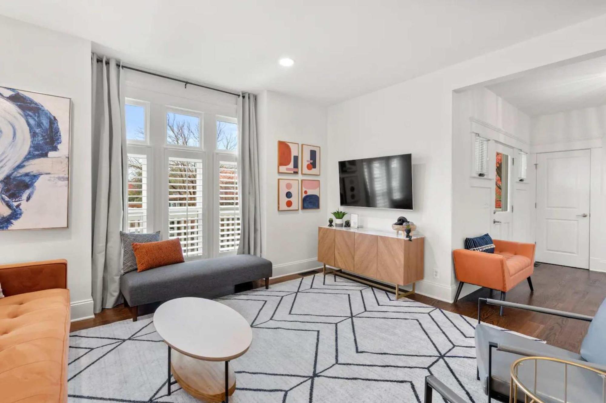 Stylish East Nashville Retreat For 10 *