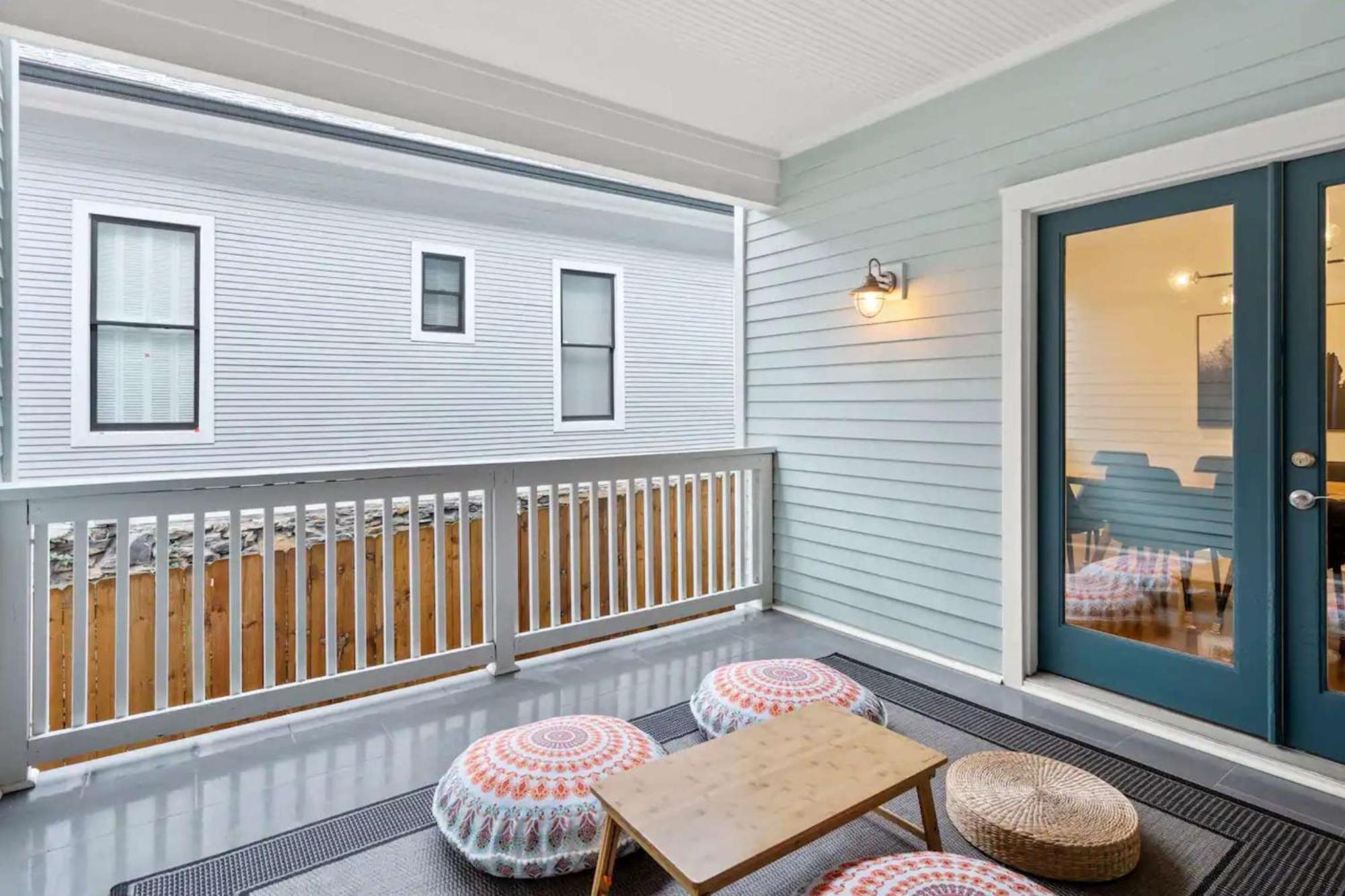 Stylish East Nashville Retreat For 10