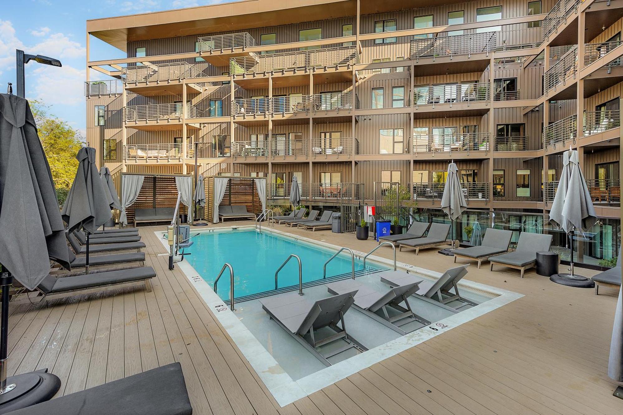 Apartment Luxury Penthouse With 2 Floors Pool Patio Gym Walk To Broadway *