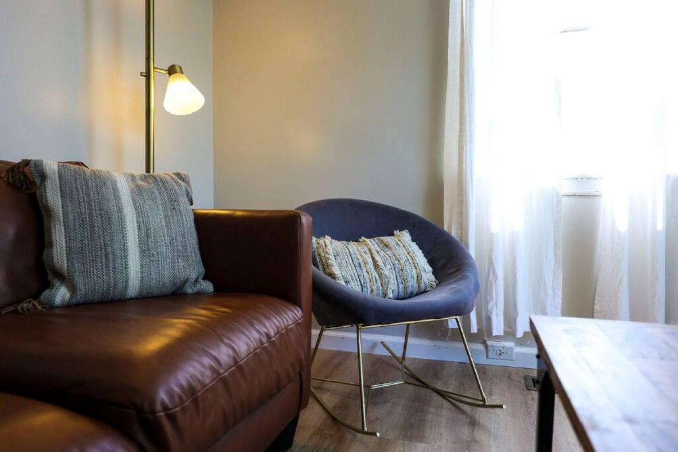 Holiday home 5 Min To Airport Pet Friendly Fire Pit Fenced Yard