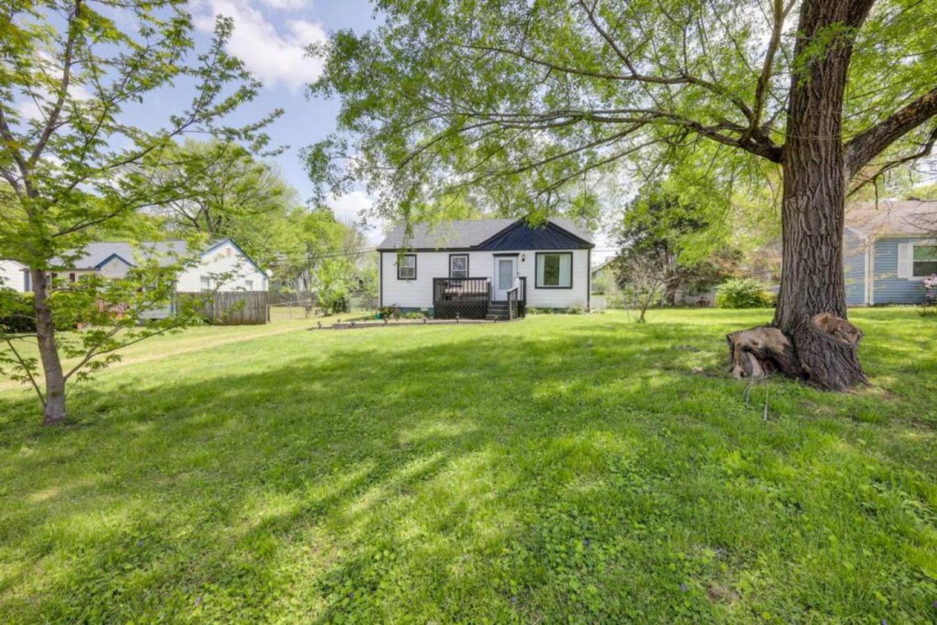 5 Min To Airport Pet Friendly Fire Pit Fenced Yard Holiday home