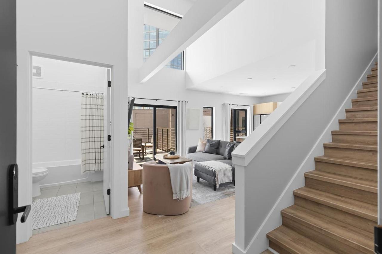 Luxury Penthouse With 2 Floors Pool Patio Gym Walk To Broadway *