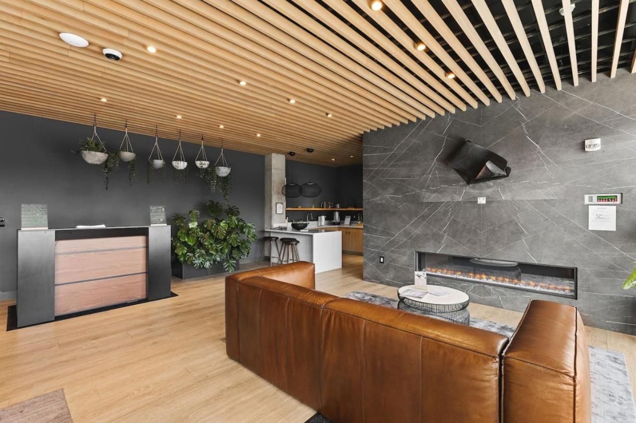 Luxury Penthouse With 2 Floors Pool Patio Gym Walk To Broadway *