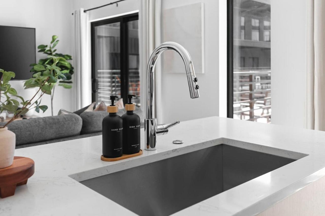 Luxury Penthouse With 2 Floors Pool Patio Gym Walk To Broadway Apartment *