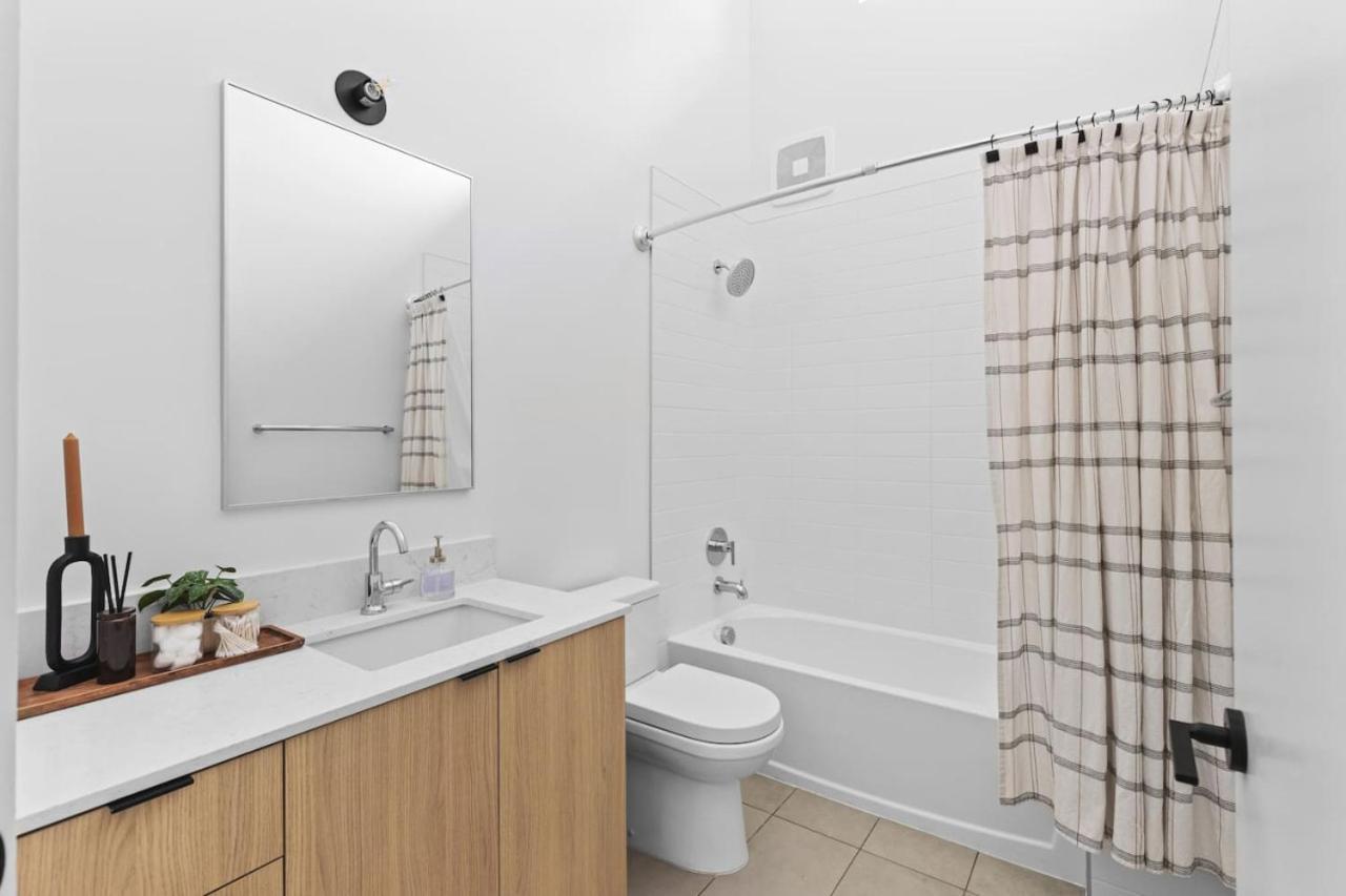 Luxury Penthouse With 2 Floors Pool Patio Gym Walk To Broadway Apartment