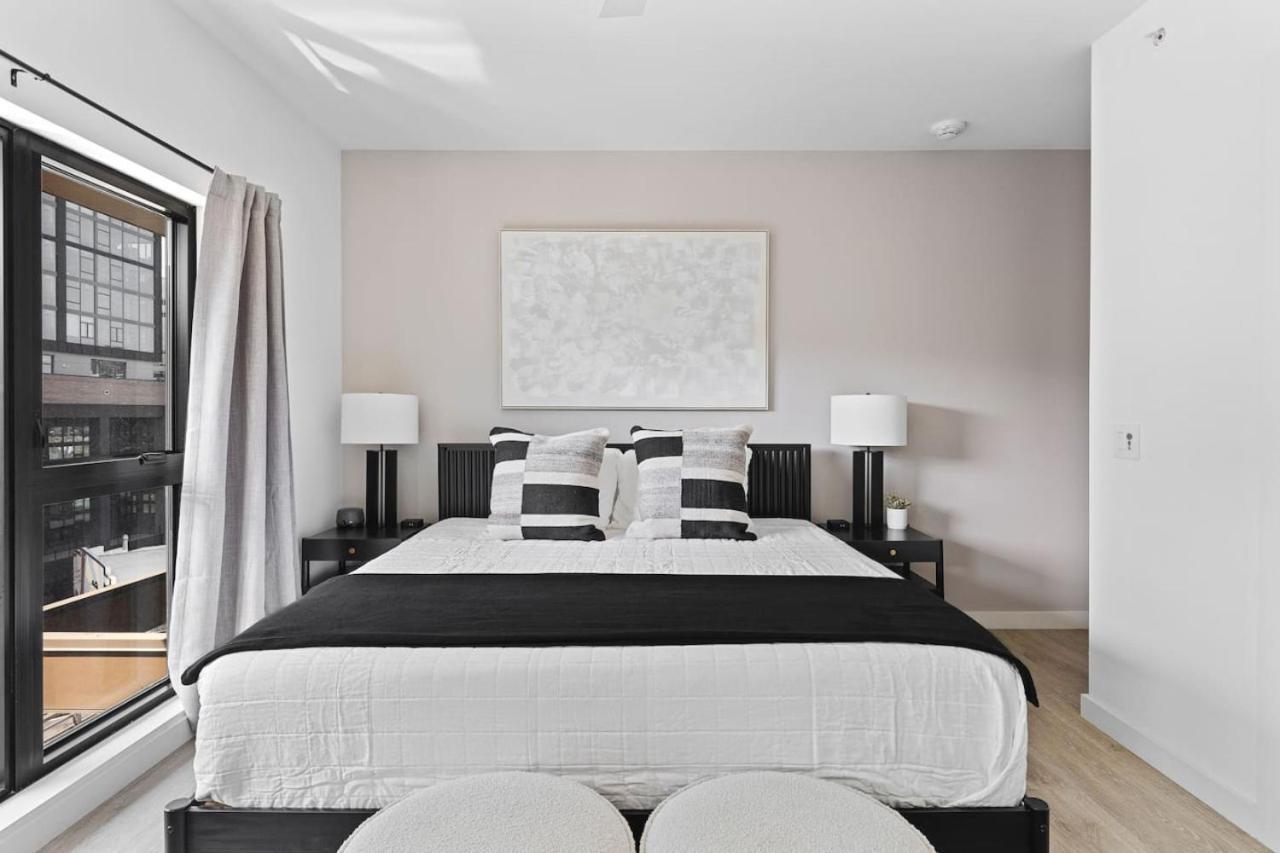 Luxury Penthouse With 2 Floors Pool Patio Gym Walk To Broadway Apartment *