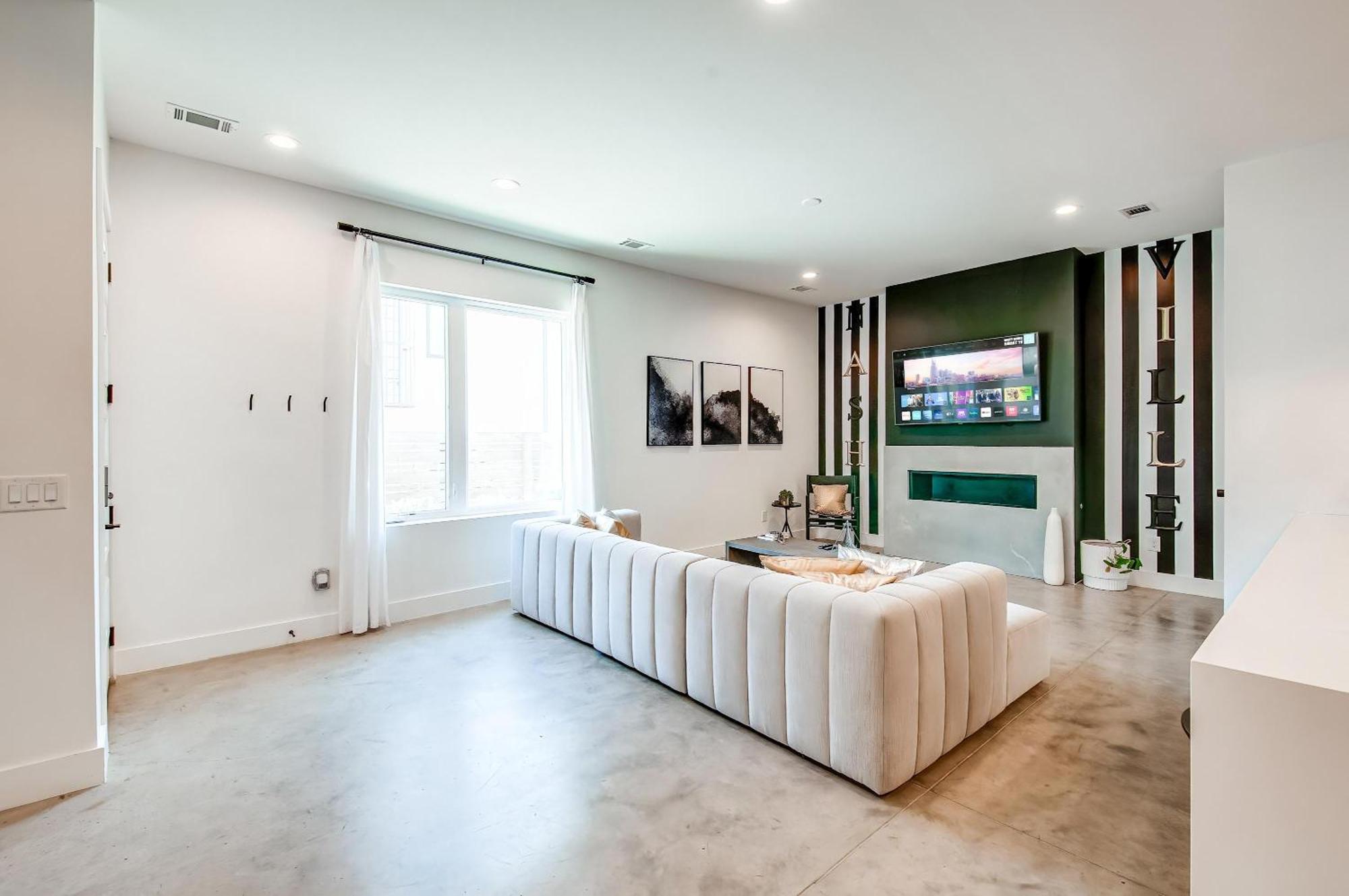 Close To The Gulch - Book Today Nashville