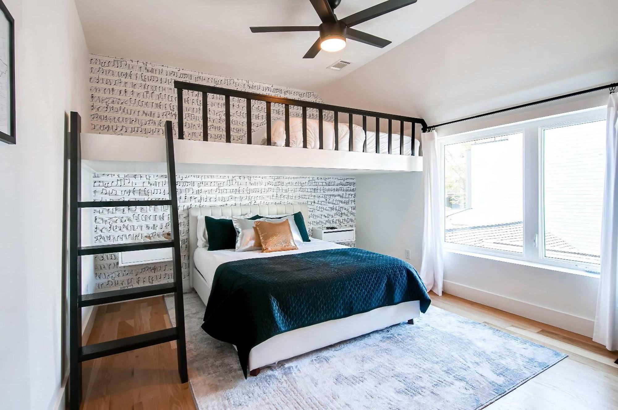 Close To The Gulch - Book Today * Nashville