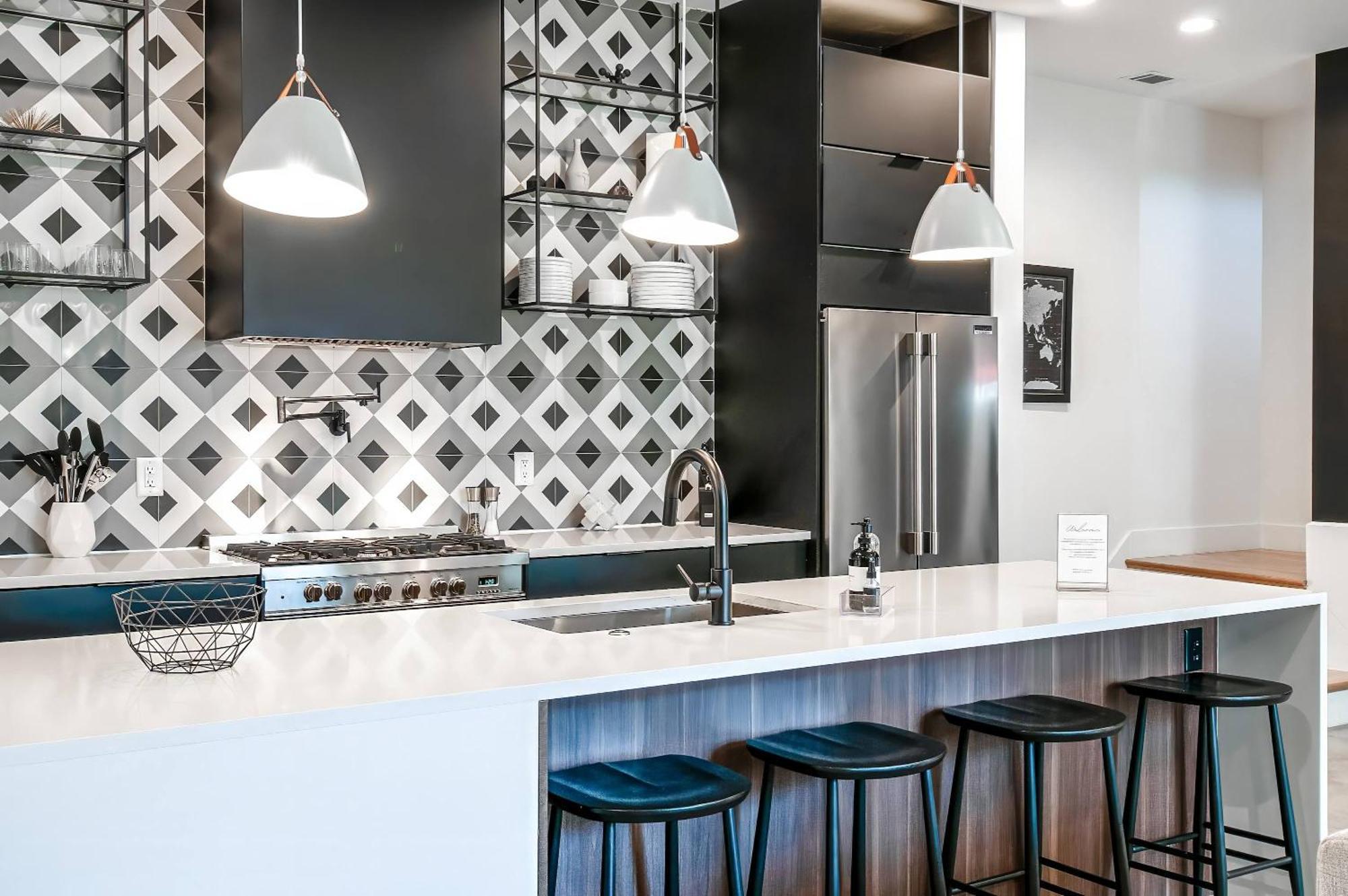 Close To The Gulch - Book Today