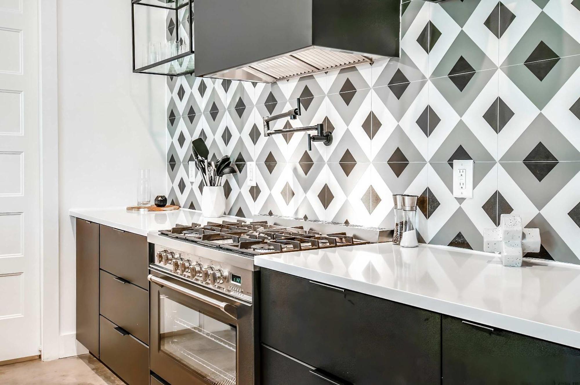 Close To The Gulch - Book Today * Nashville