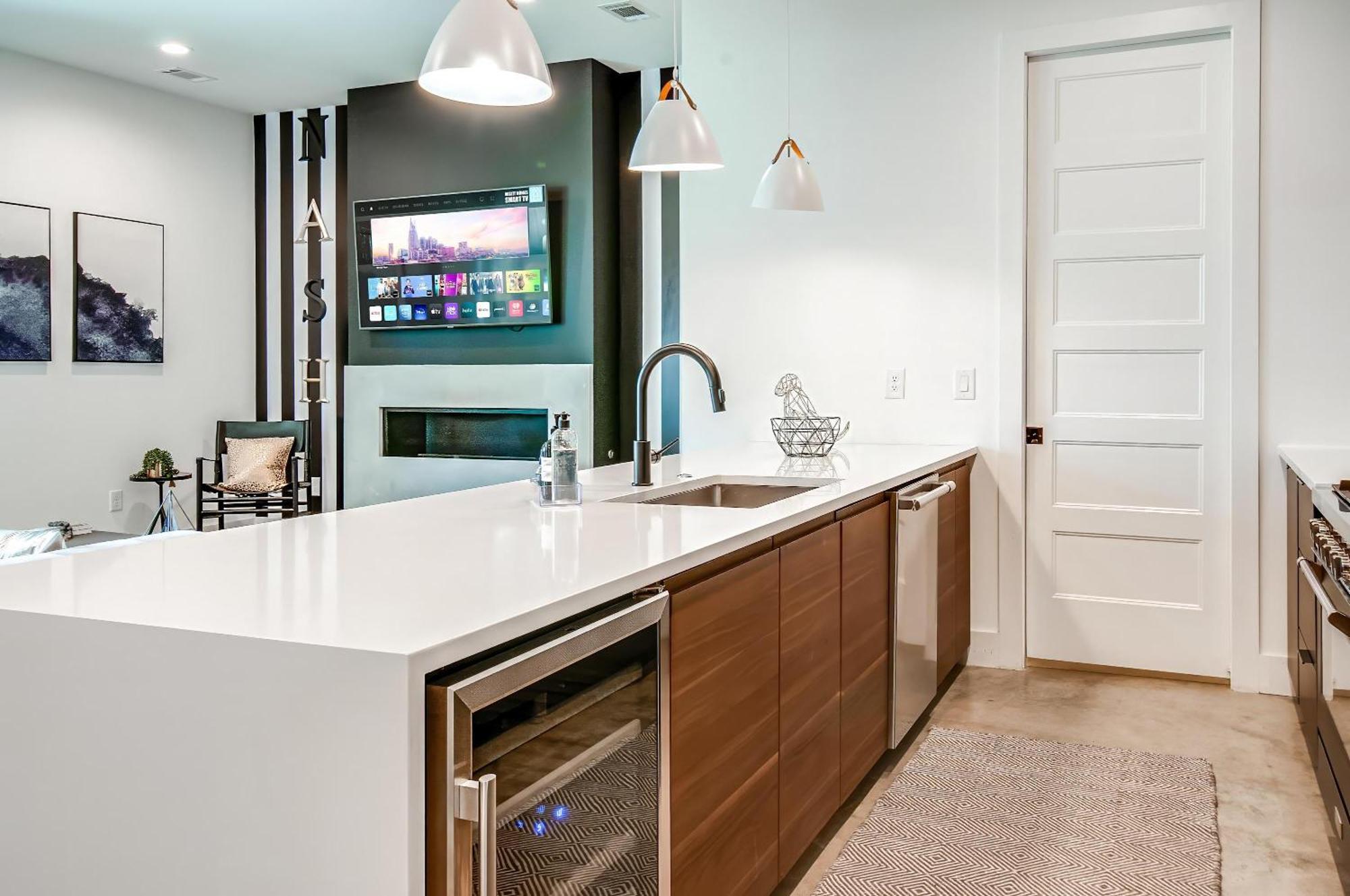 Close To The Gulch - Book Today