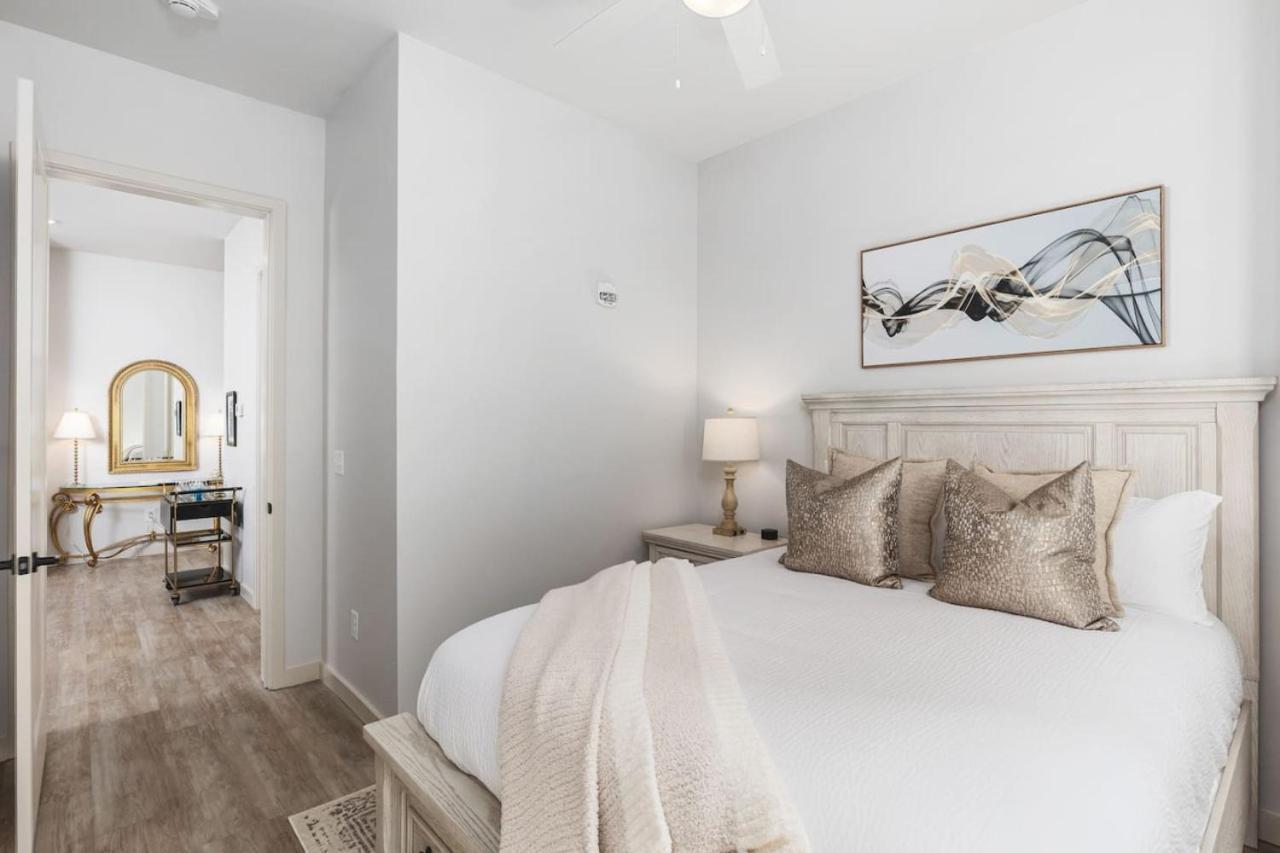 Upscale Music Row Corner Unit With Patio Rooftop With View And Gym *