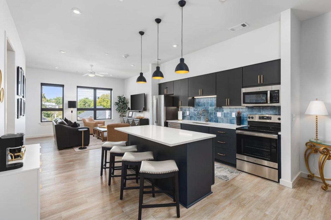 Upscale Music Row Corner Unit With Patio Rooftop With View And Gym *