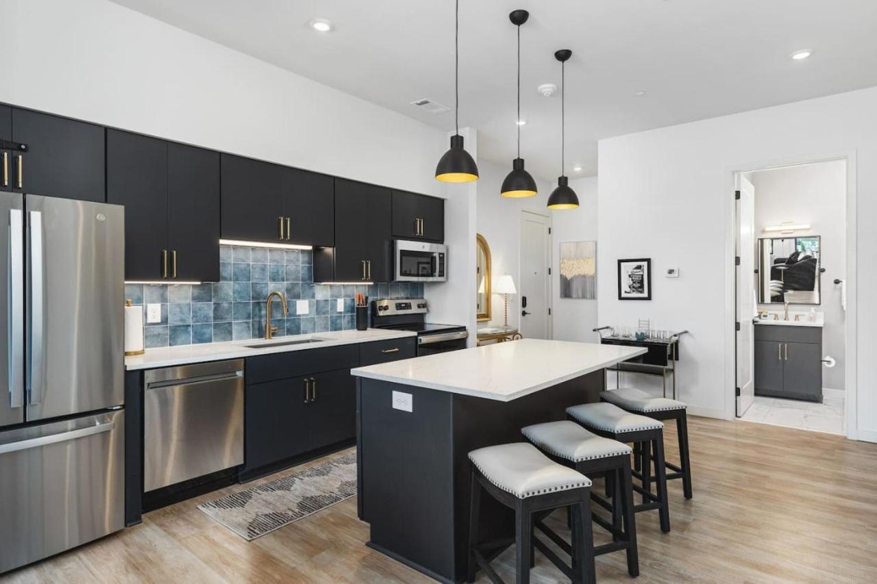 Upscale Music Row Corner Unit With Patio Rooftop With View And Gym Nashville