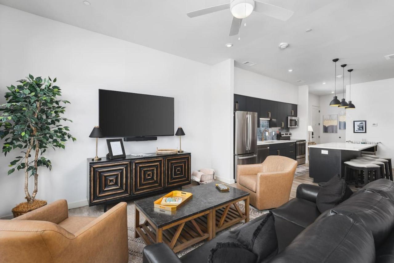 Upscale Music Row Corner Unit With Patio Rooftop With View And Gym