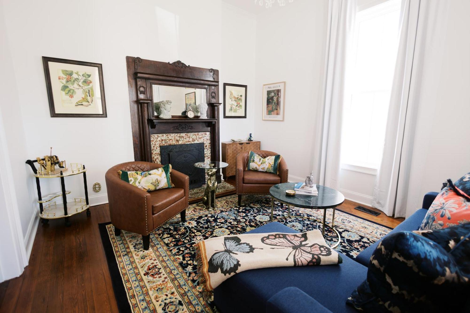 Revived Victorian L Sleeps 12! 8 Mins To Downtown Holiday home