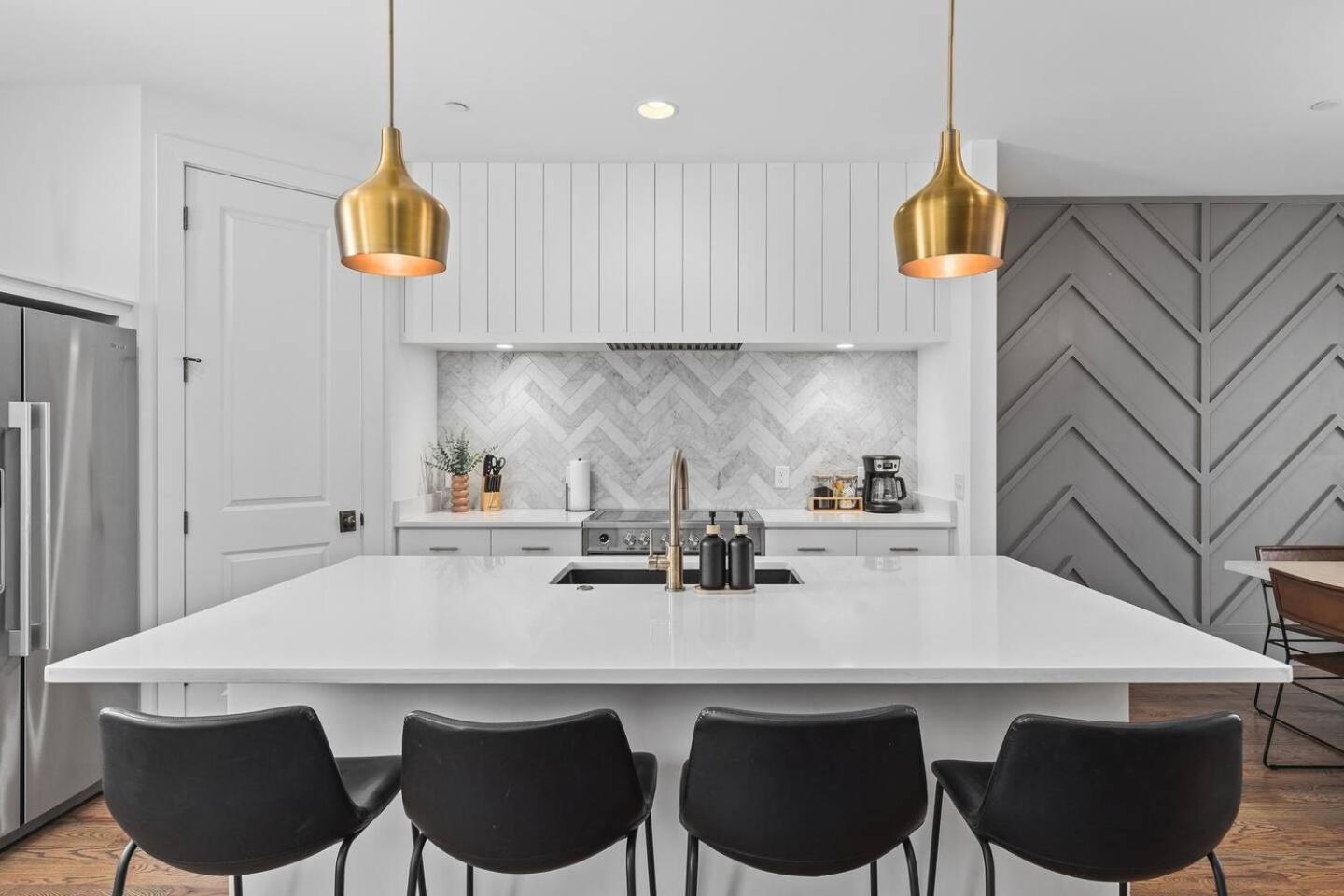 Stunning With Garage And Patio Walk To Restaurants 12 South And Belmont Holiday home *