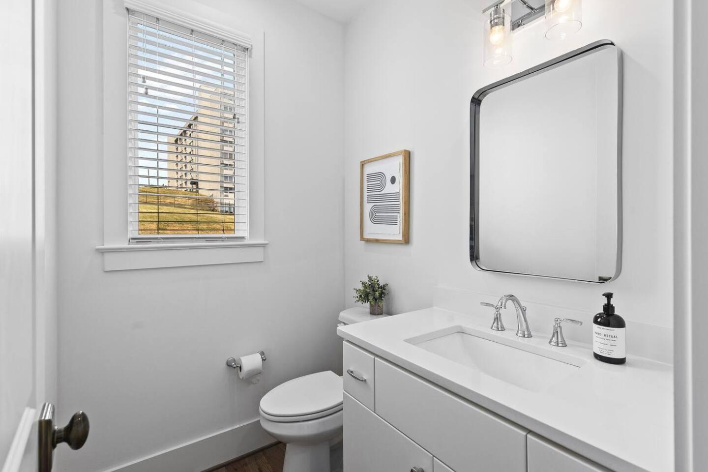 Holiday home Stunning With Garage And Patio Walk To Restaurants 12 South And Belmont Nashville