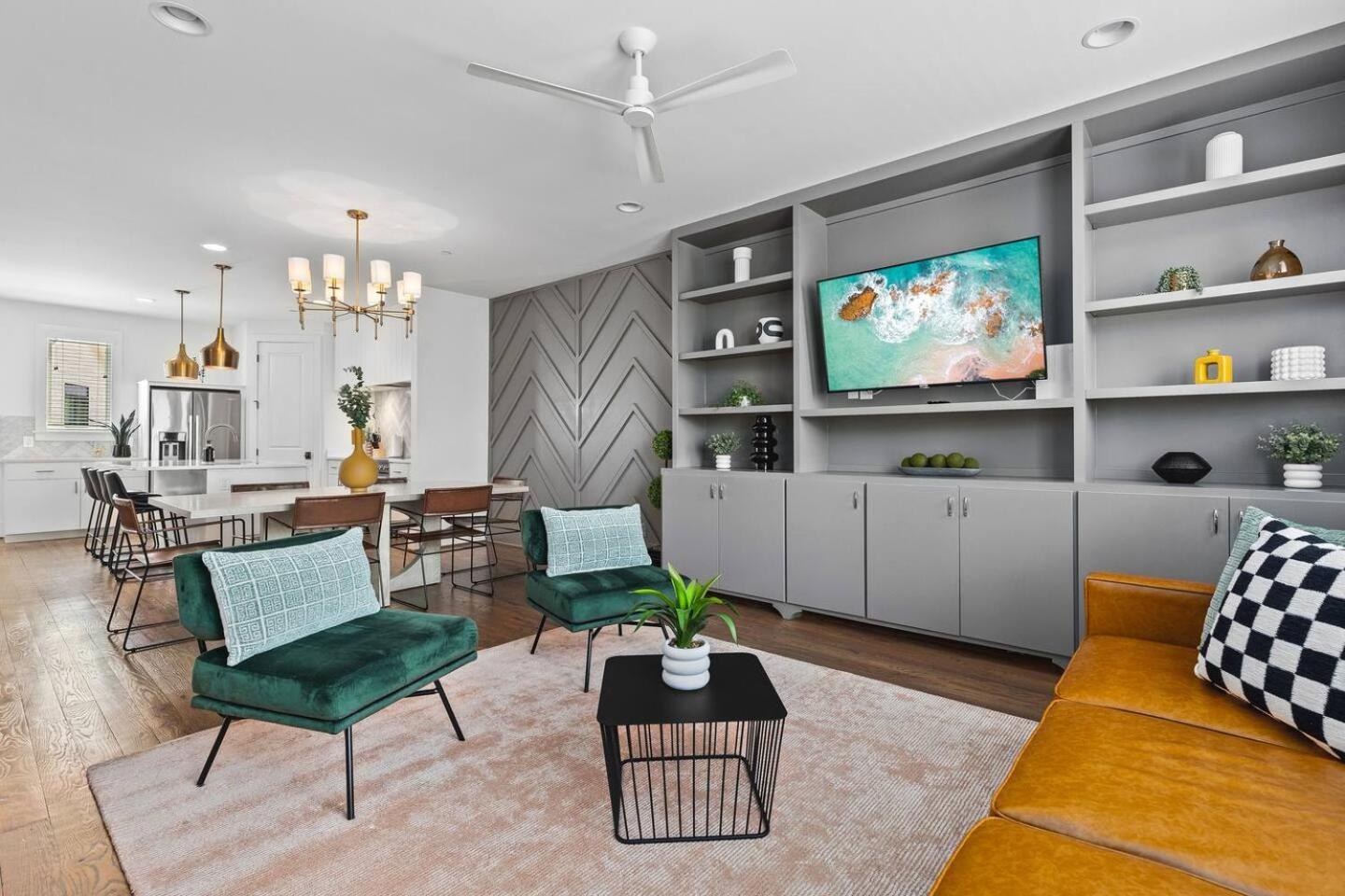 Stunning With Garage And Patio Walk To Restaurants 12 South And Belmont Holiday home *