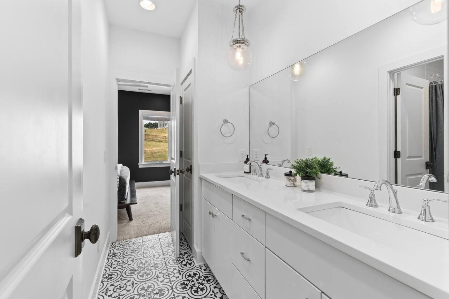 Stunning With Garage And Patio Walk To Restaurants 12 South And Belmont * Nashville