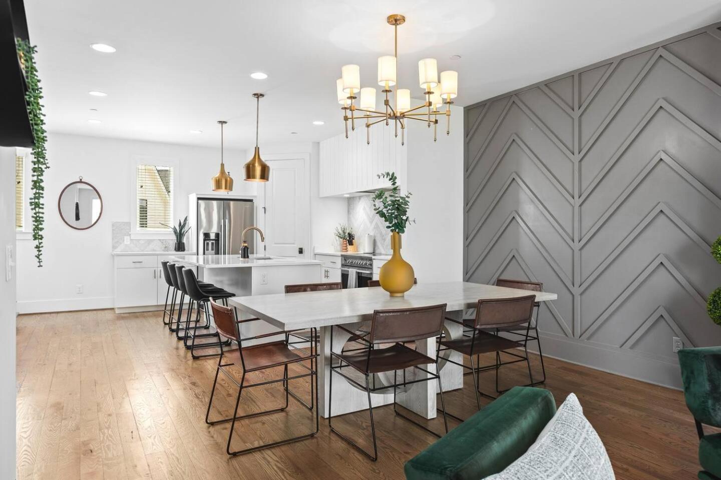 Holiday home Stunning With Garage And Patio Walk To Restaurants 12 South And Belmont *