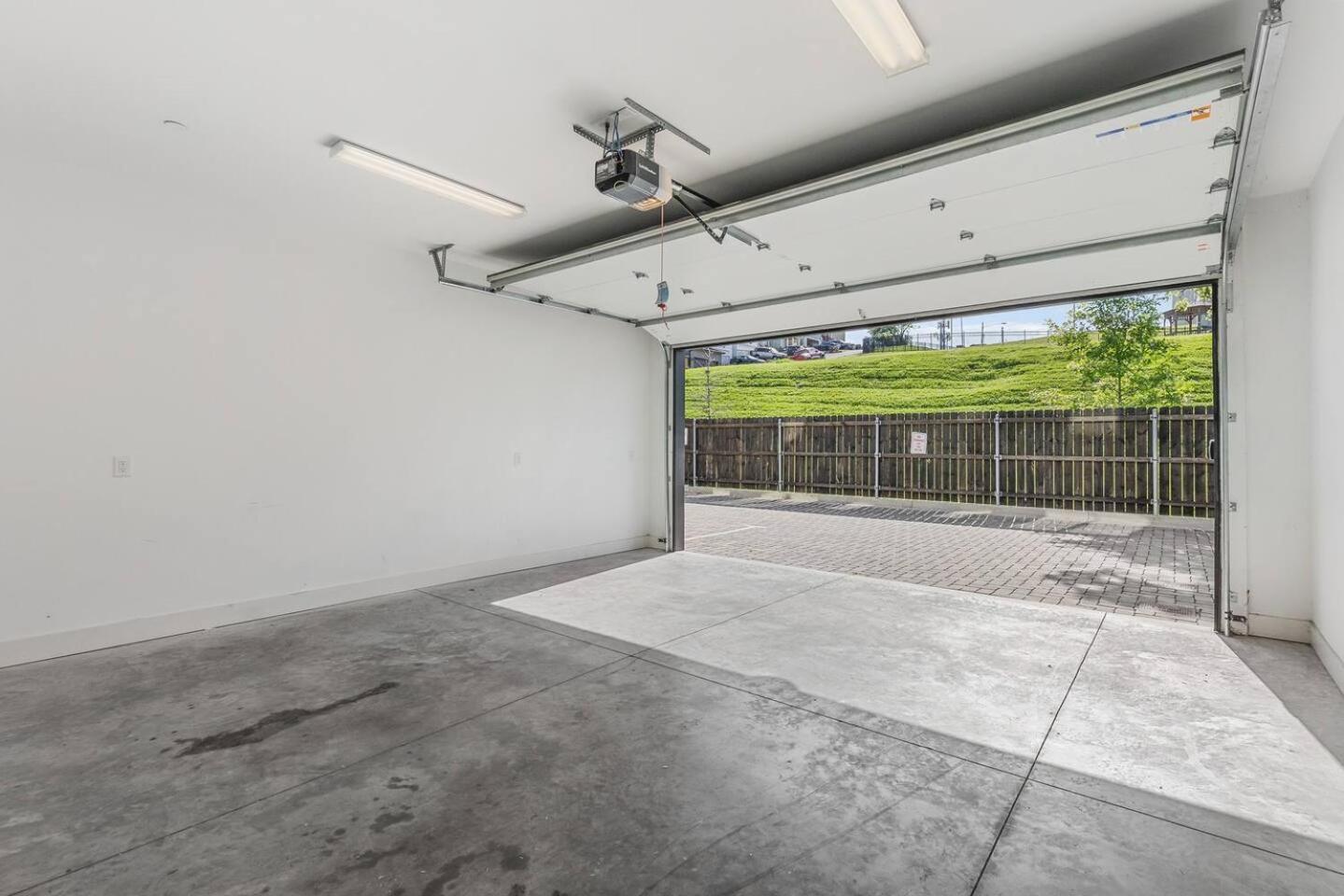 Stunning With Garage And Patio Walk To Restaurants 12 South And Belmont * Nashville
