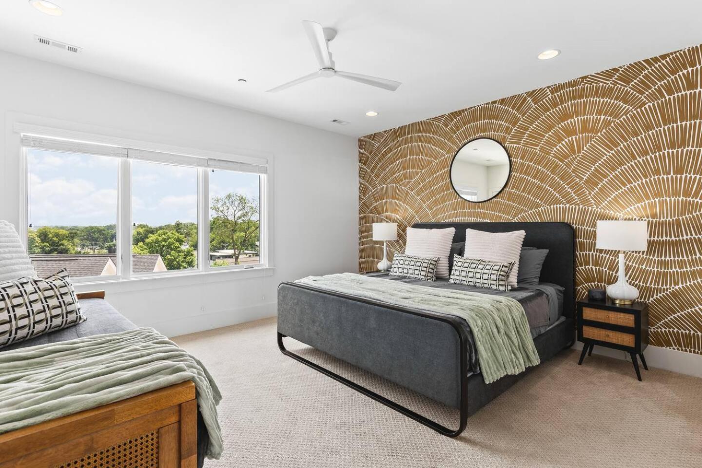 Stunning With Garage And Patio Walk To Restaurants 12 South And Belmont