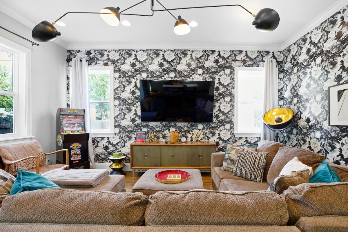 5 Mins To Downtown - Big Luxury House - 7 Beds Holiday home *