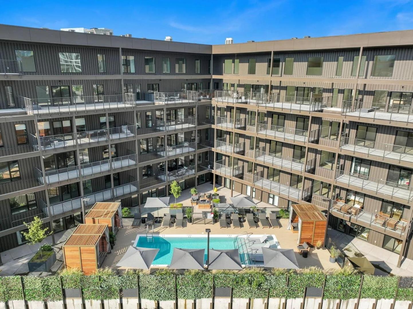 - 635 7th Ave S Unit 610 *