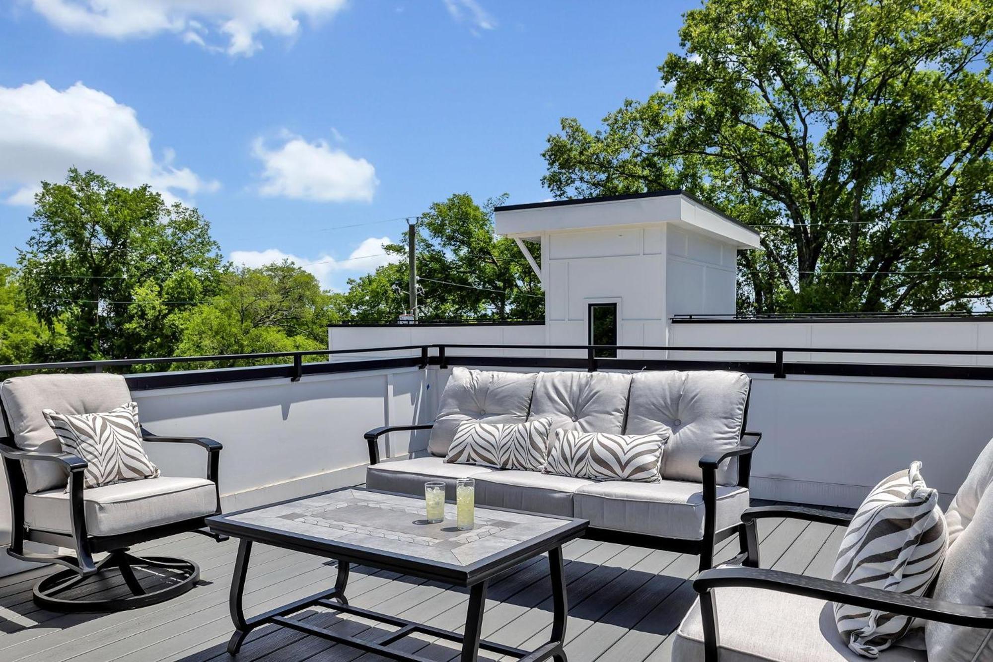 Double Treble - 2 Townhomes - Private Rooftops Holiday home Nashville
