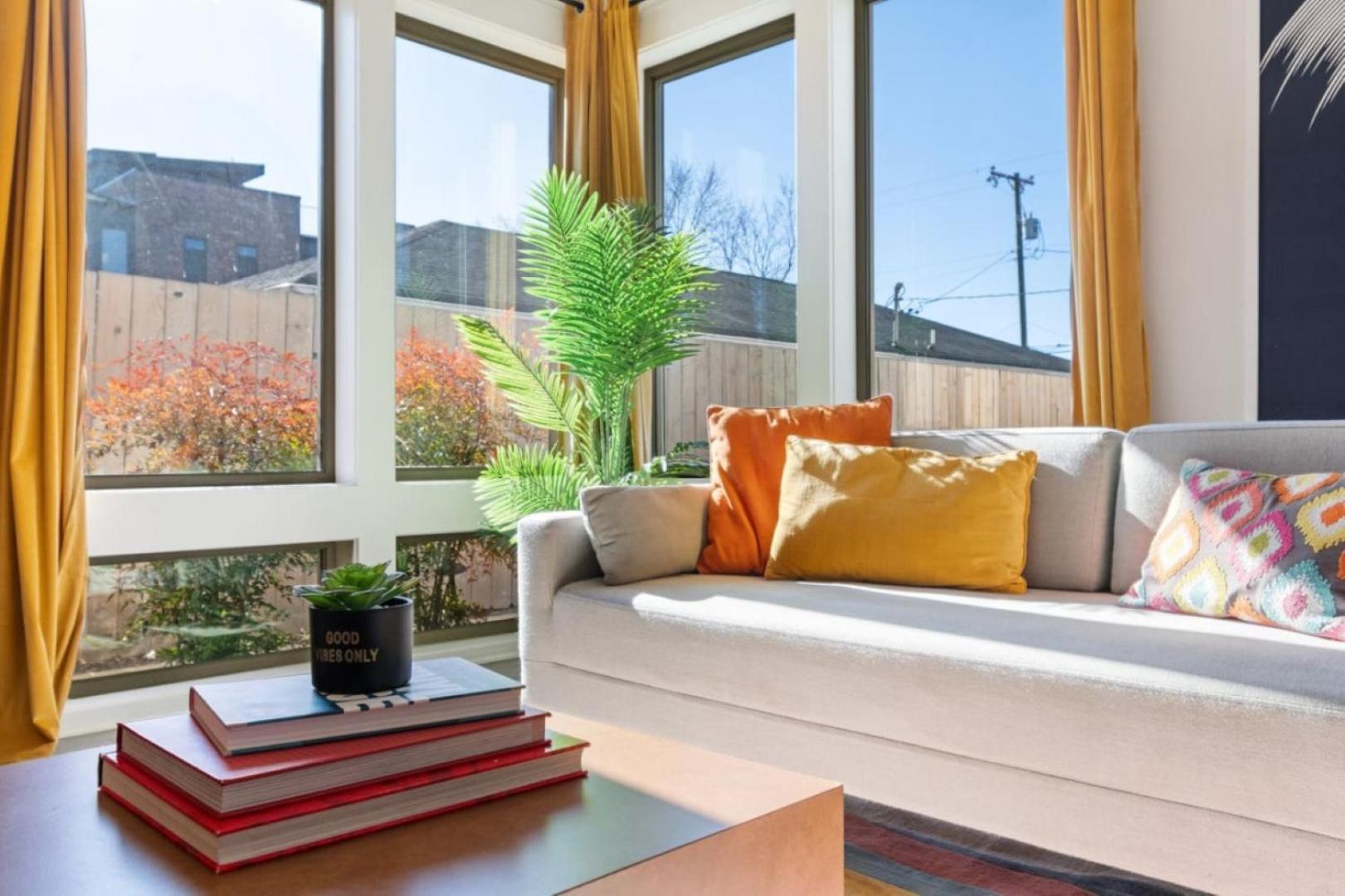 11 Beds 6 Full Baths With Rooftop Deck * Nashville