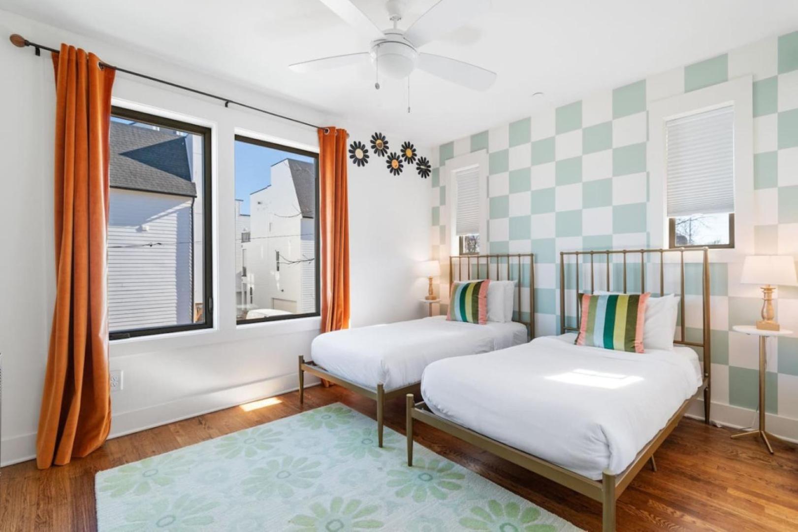 11 Beds 6 Full Baths With Rooftop Deck Holiday home *
