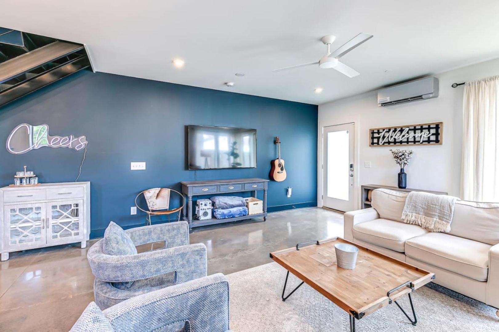 11 Beds 6 Full Baths 5 Minutes To Downtown