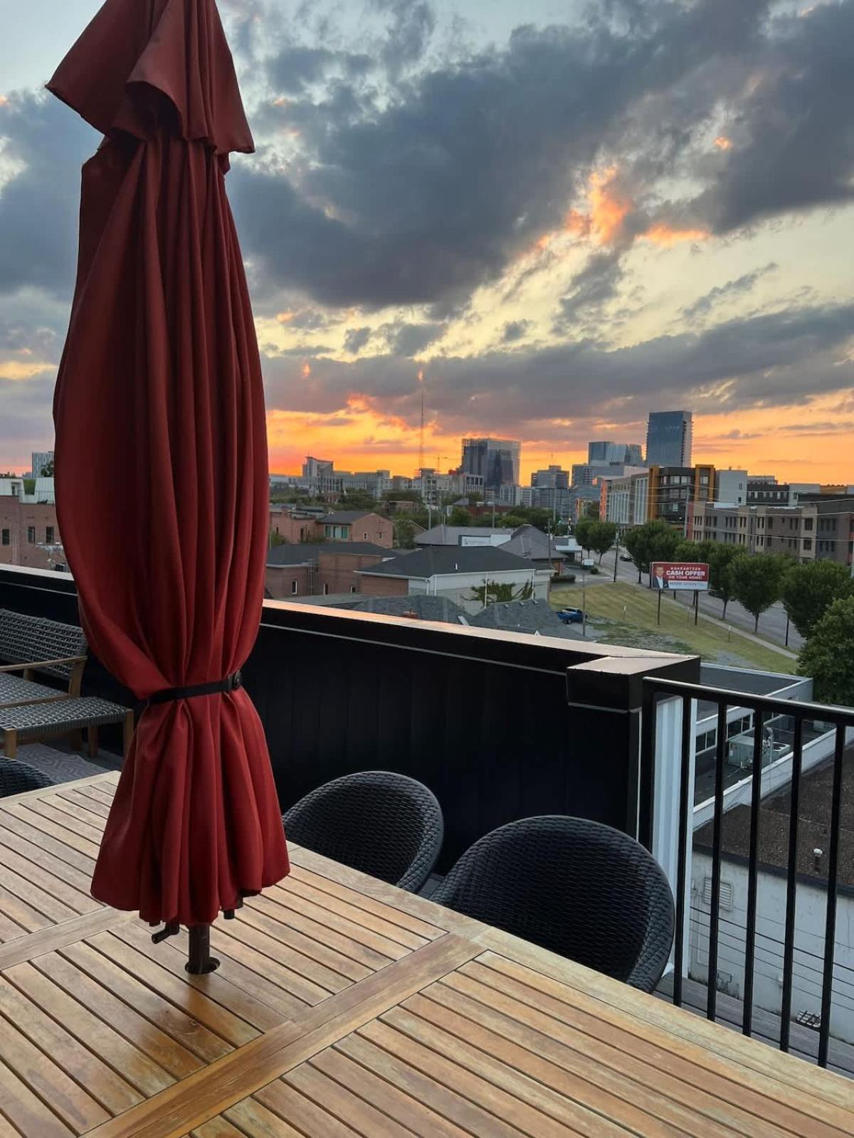 Muse- Morgan Wallen Speakeasy And Giant Balcony