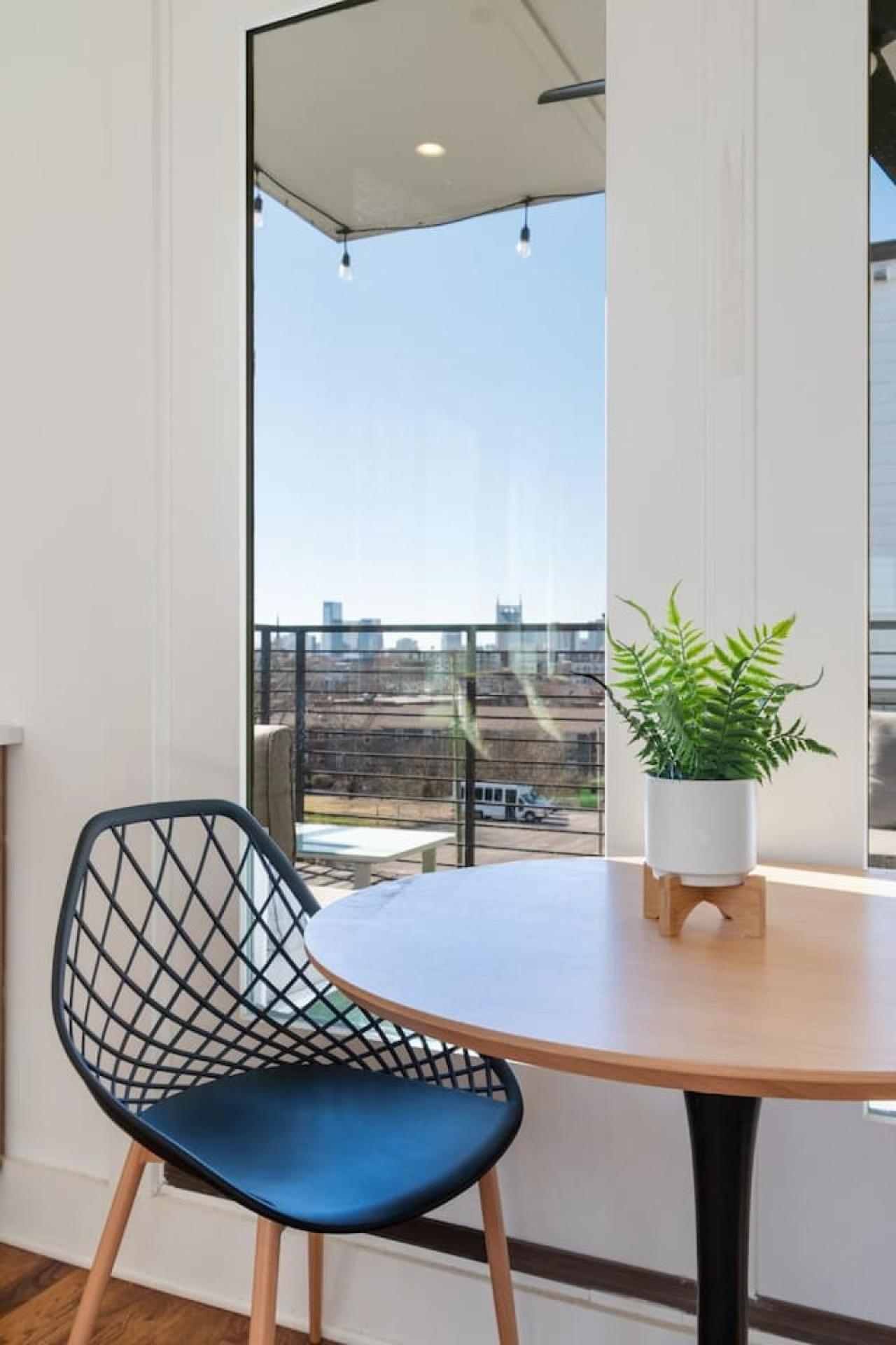11 Beds 6 Full Baths With Rooftop Deck * Nashville