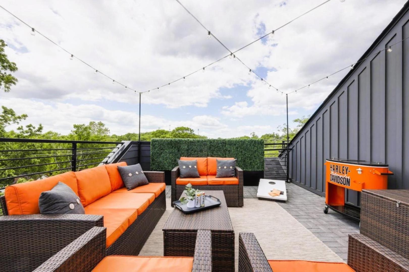 Perfect Pregame Rooftop Close To Broadway *