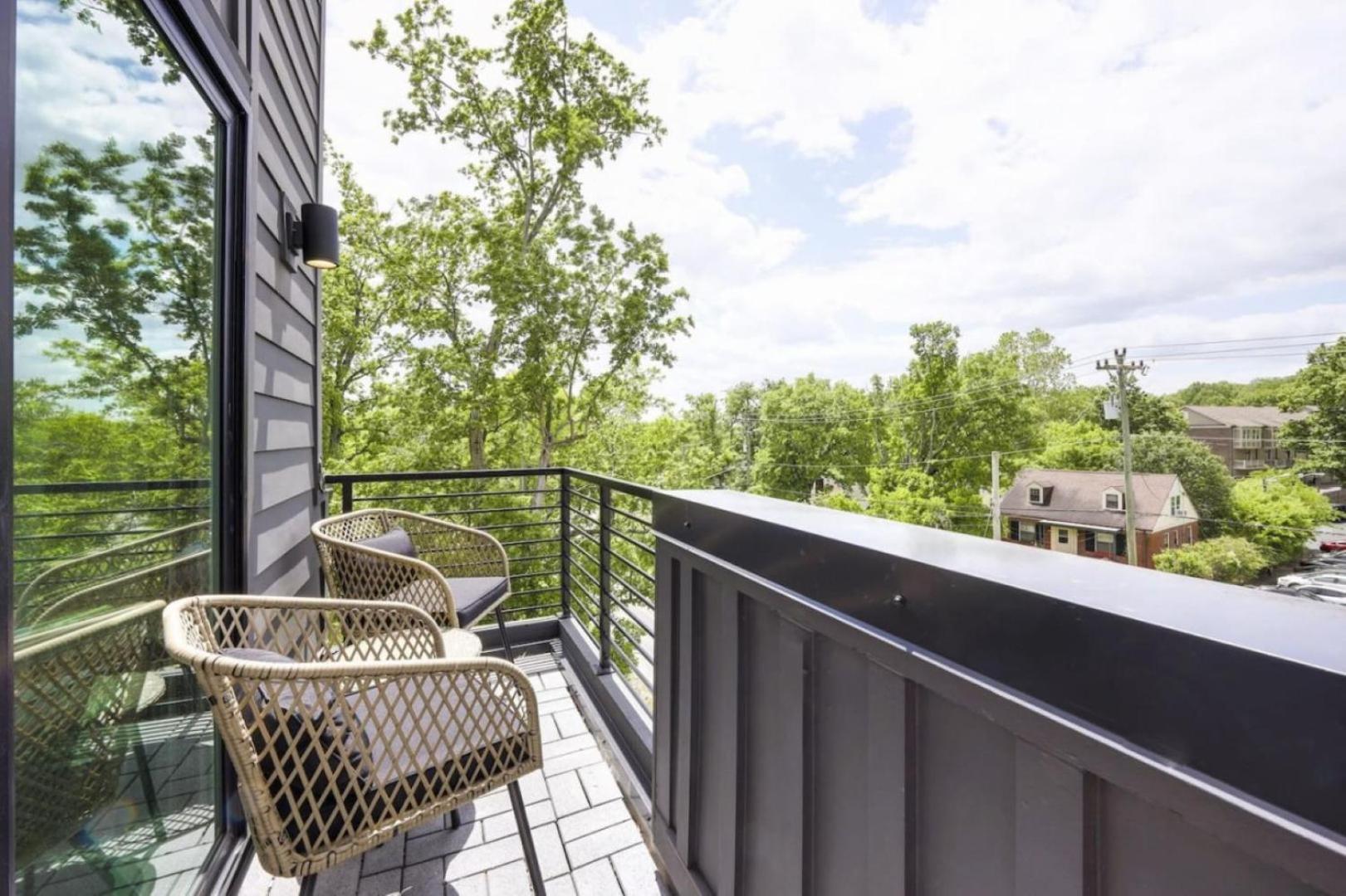 Perfect Pregame Rooftop Close To Broadway Holiday home