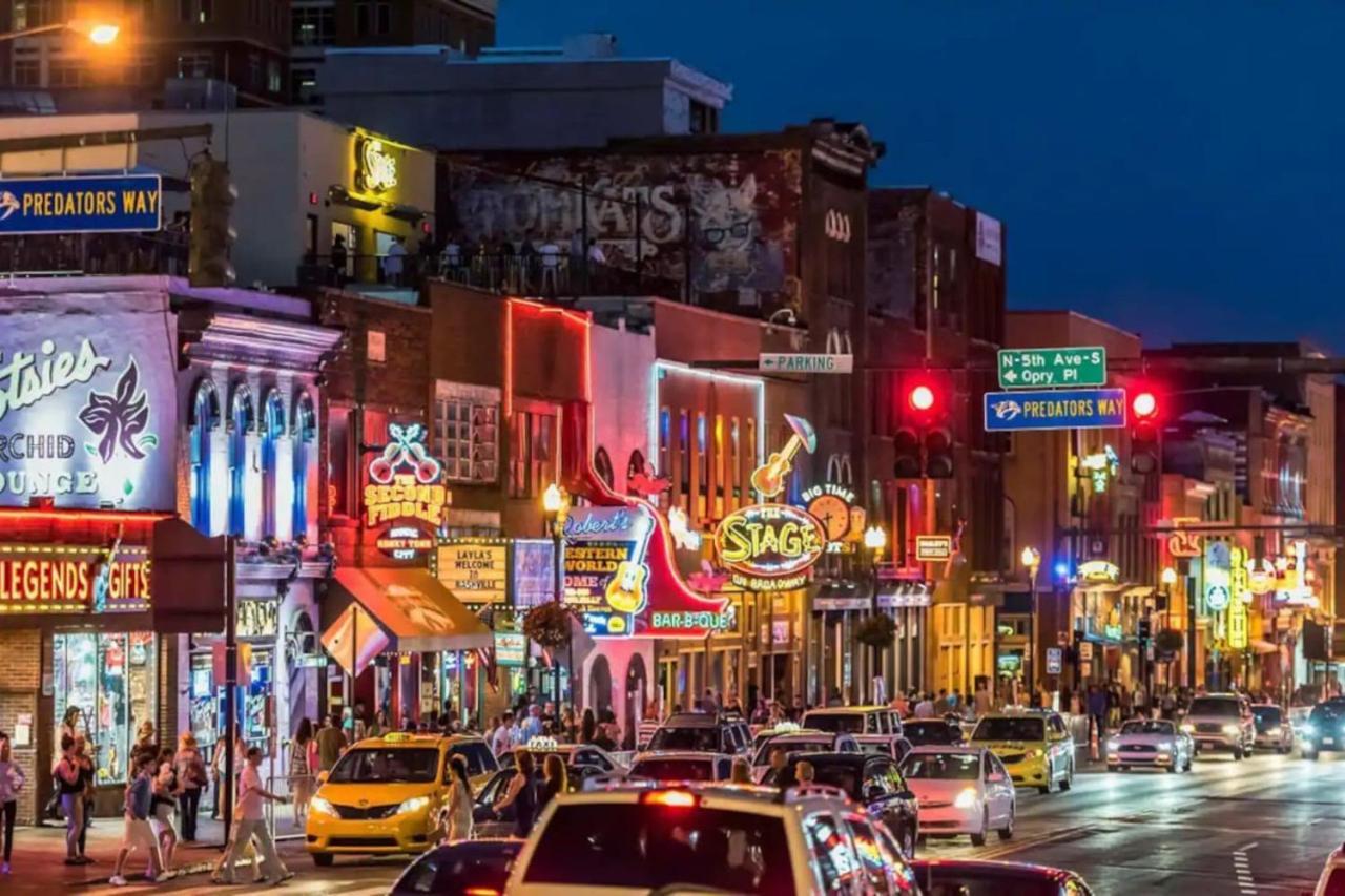 Walk To Geodis Stadium And Restaurants - Rooftop, Garage Holiday home Nashville