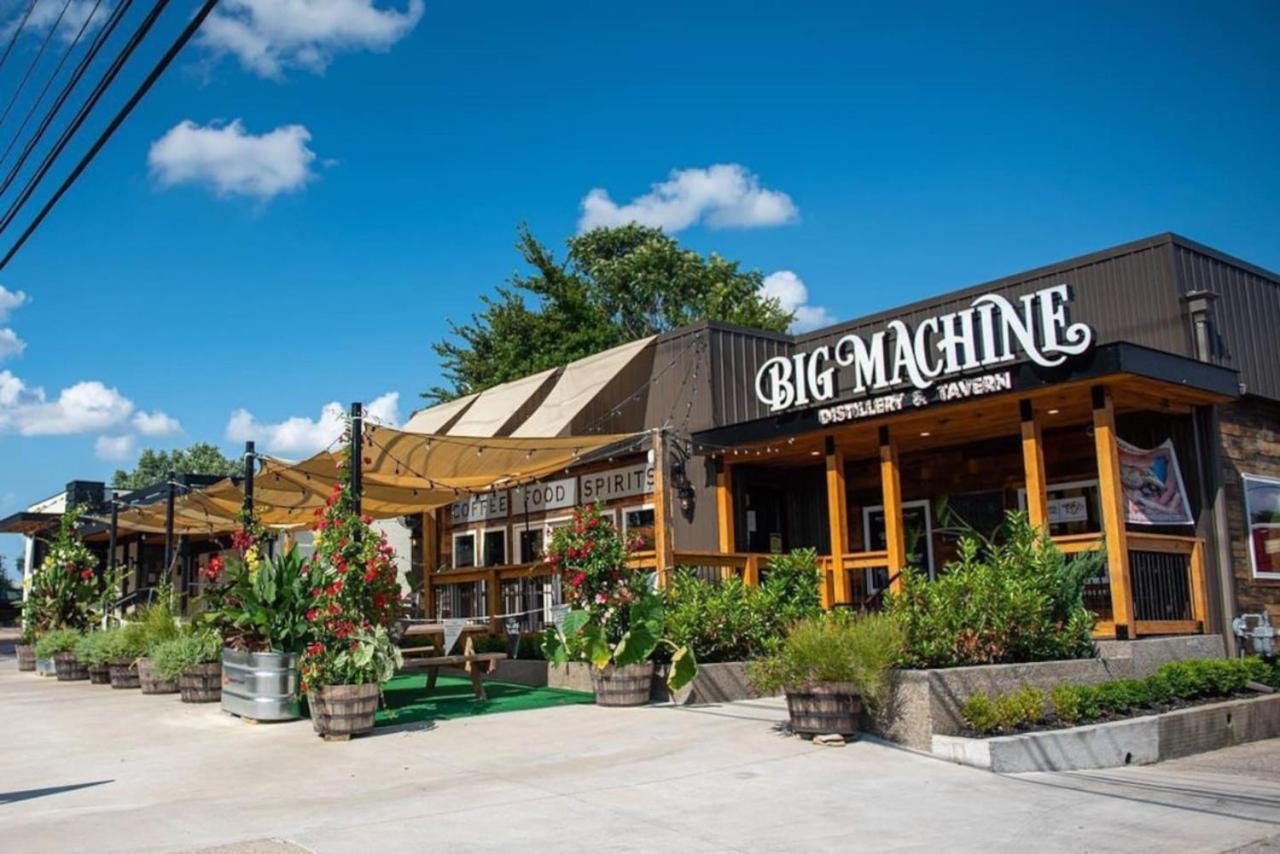 Walk To Geodis Stadium And Restaurants - Rooftop, Garage Holiday home Nashville