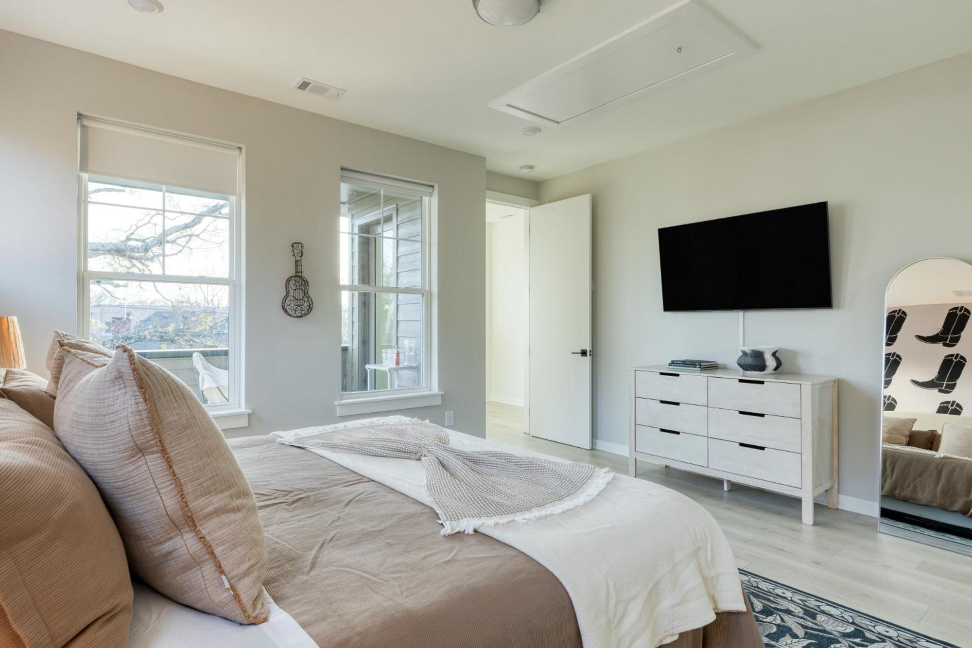 The Stage By Avantstay Chic 4bdr W Covered Balcony Modern Newly Built Holiday home *