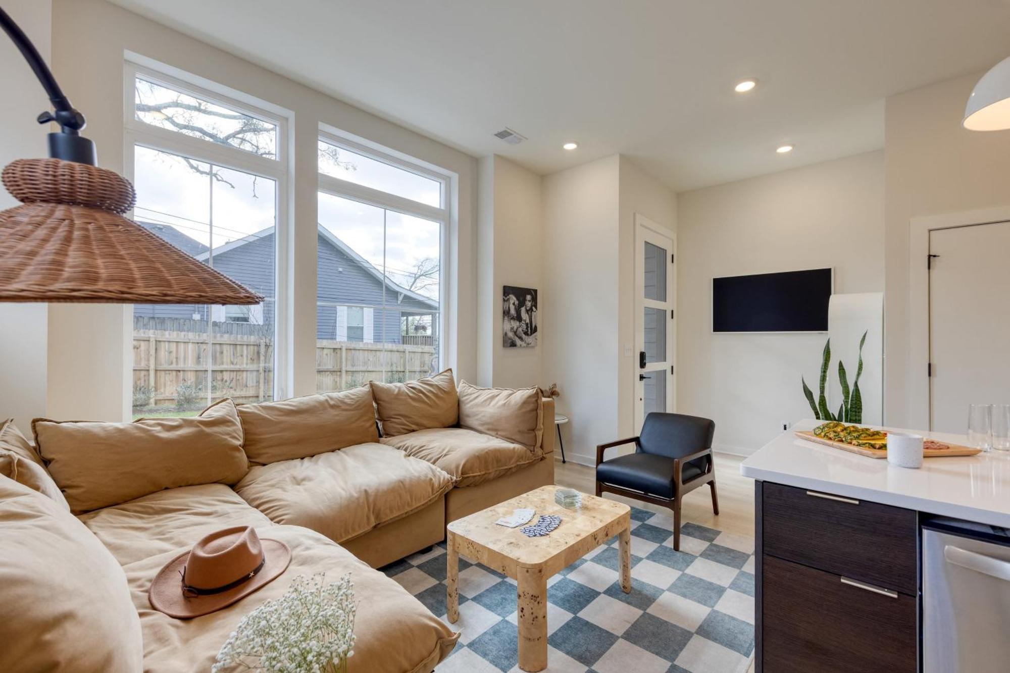 The Stage By Avantstay Chic 4bdr W Covered Balcony Modern Newly Built Holiday home