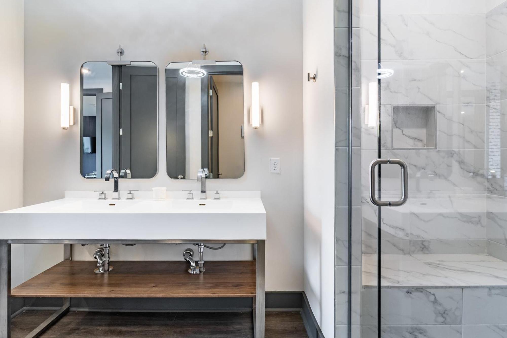 Lindsley By Avantstay Balcony Modern Design A Downtown Location Holiday home