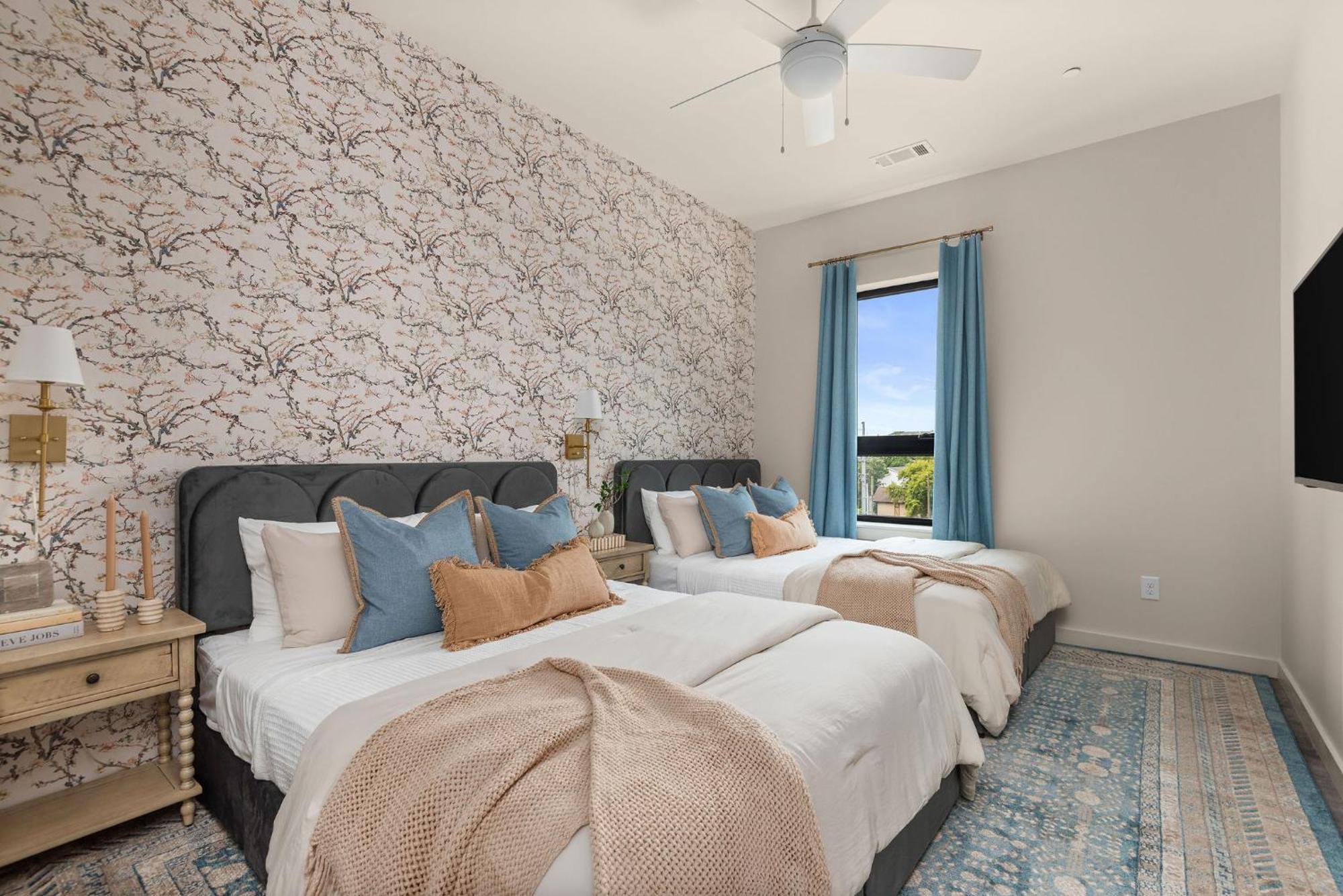 The Crescendo - On Music Row Apartment *