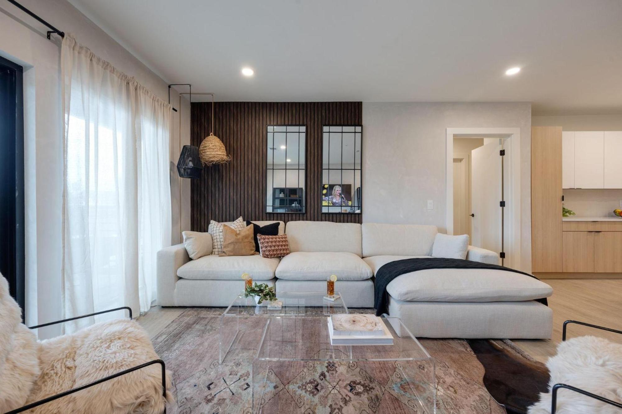 Hyve - Mahogany - Walk To Broadway Holiday home *