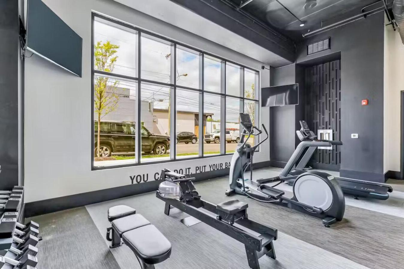 Oasis At The Muse Modern 2br With Balcony Rooftop Views *